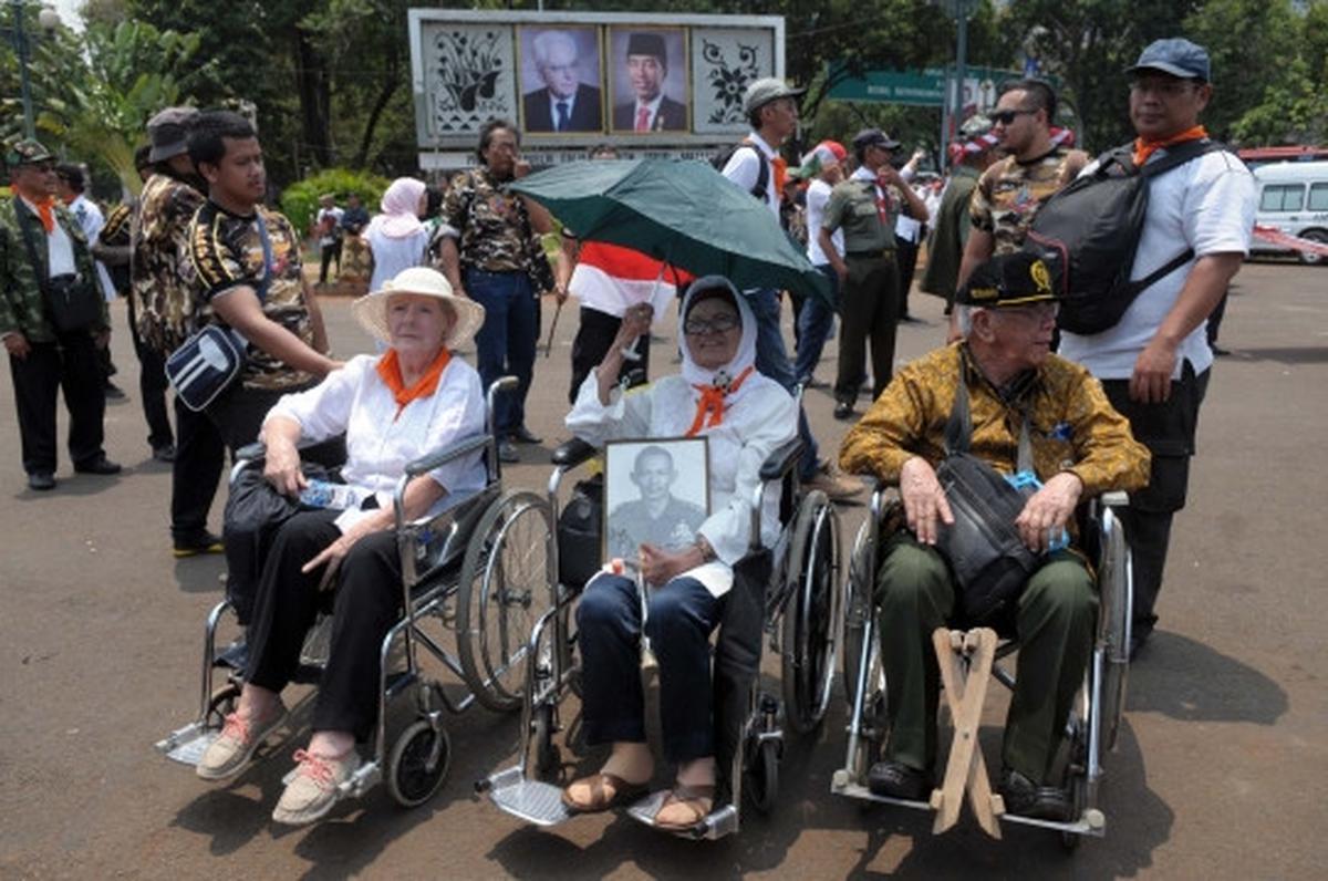 Pakai kursi roda, para veteran demo tolak RPP rumah negara