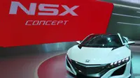 Honda NSX hadir dengan performa sekelas Ferrari 458 Italia dengan harga miring. 