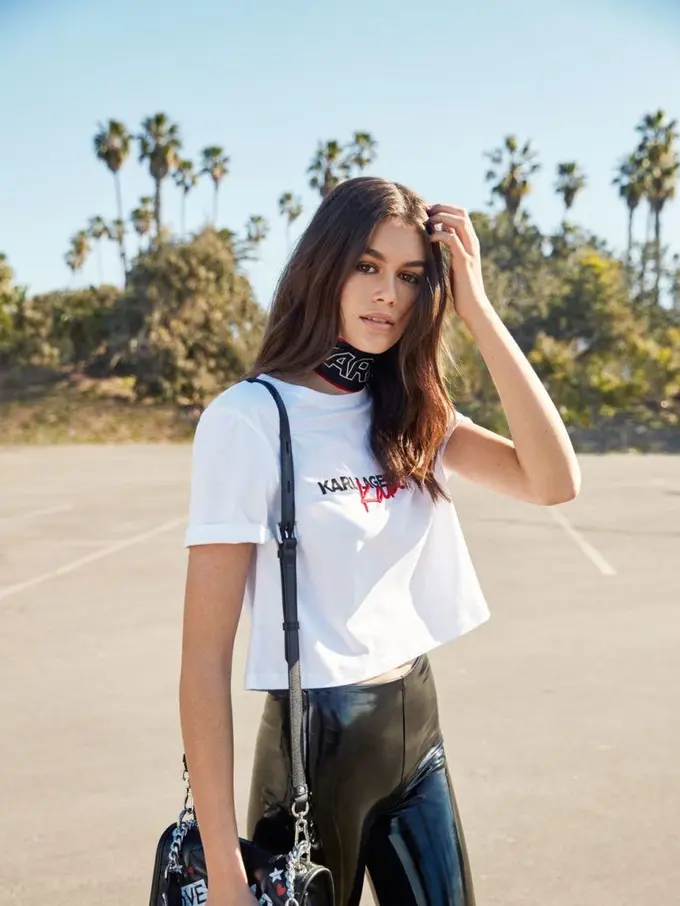 Koleksi Perdana Karl Lagerfeld yang Dirancang Kaia Gerber