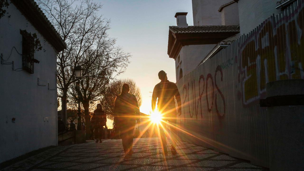 Pemandangan Indah Matahari Terbenam di Berbagai Negara