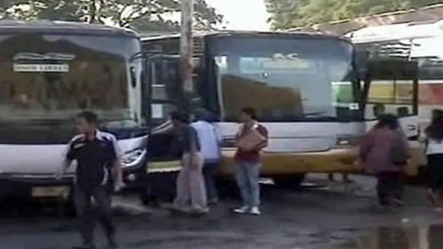 Jalur KA Belum Pulih, Ribuan Penumpang Beralih Transportasi