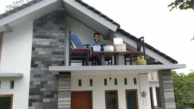 7 Potret Aksi yang Dilakukan di Tempat Tak Biasa Ini Bikin Geleng Kepala