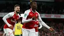 Pemain Arsenal Eddie Nketiah berselebrasi usai mencetak gol ke gawang Norwich City pada lanjutan Piala Liga Inggris di Emirates Stadium, Rabu (25/10). Pemain 18 tahun itu memborong gol Arsenal saat mengalahkan Norwich City 2-1. (AP/Alastair Grant)