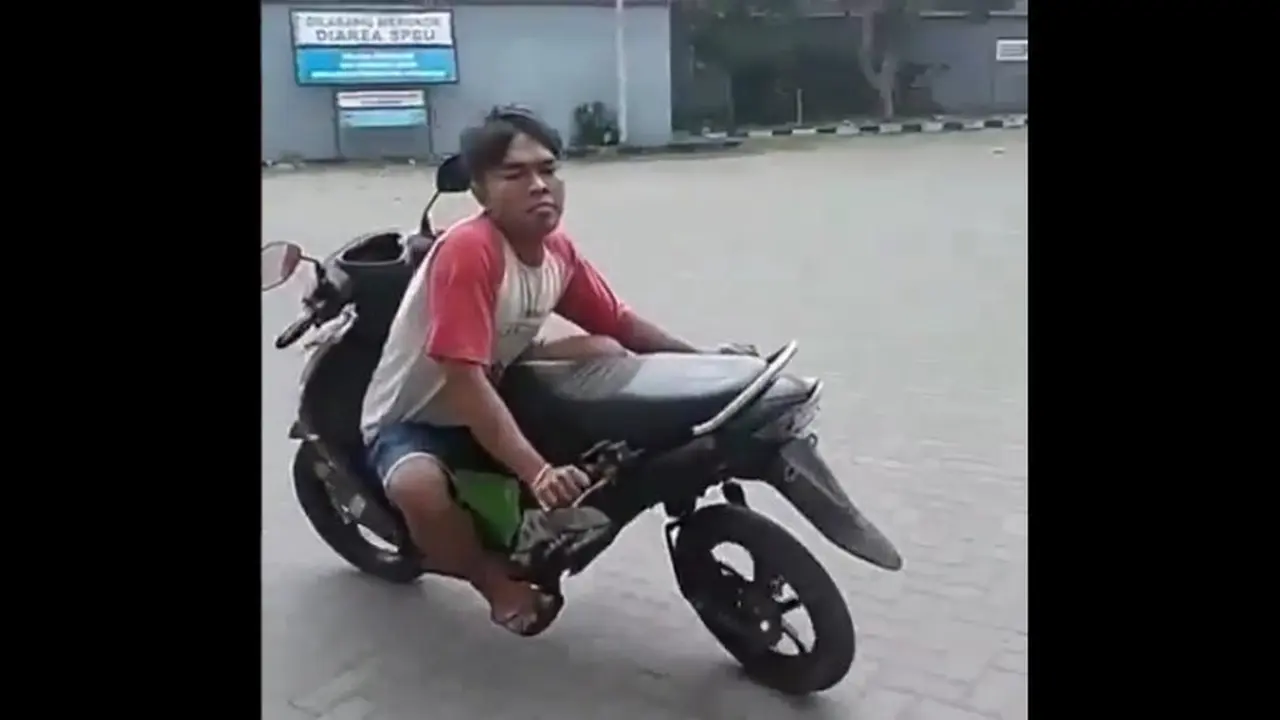 Modiifkasi skuter matik bergaya terbalik.
