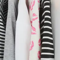 Pakaian berbahan sifon yang ringan, tipis dan nyaman membuatnya perlu mendapatkan perawatan ekstra.
