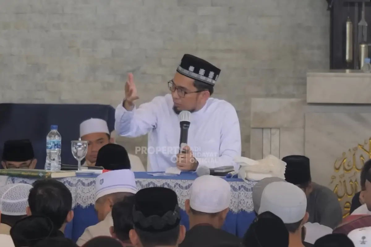 Ustadz Adi Hidayat