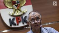 Ketua KPK Agus Rahardjo saat memberi keterangan terkait OTT Bupati Pakpak Bharat Sumatera Utara, Remigo Yolanda Berutu di Gedung KPK, Jakarta, Minggu (18/11). KPK menetapkan tiga tersangka termasuk Remigo Yolanda Berutu. (Liputan6.com/Helmi Fithriansyah)