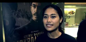 Dunia pertunjukan tak bisa lepas dari kehidupan Putri Ayudya, meski pernah memegang jabatan manajer di perusahaan besar namun hasratnya berkesenian susah padam.