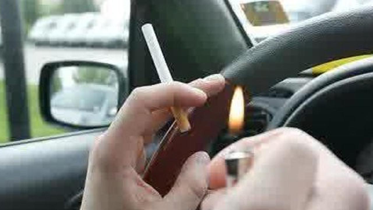 Mulai 1 Oktober 2015, merokok di mobil bakal didenda Rp 1 juta!