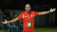 Pelatih Persija Jakarta Paulo Camargo akan mengevaluasi penampilan timnya usai imbang di Jayapura. (Liputan6.com/Helmi Fithriansyah)