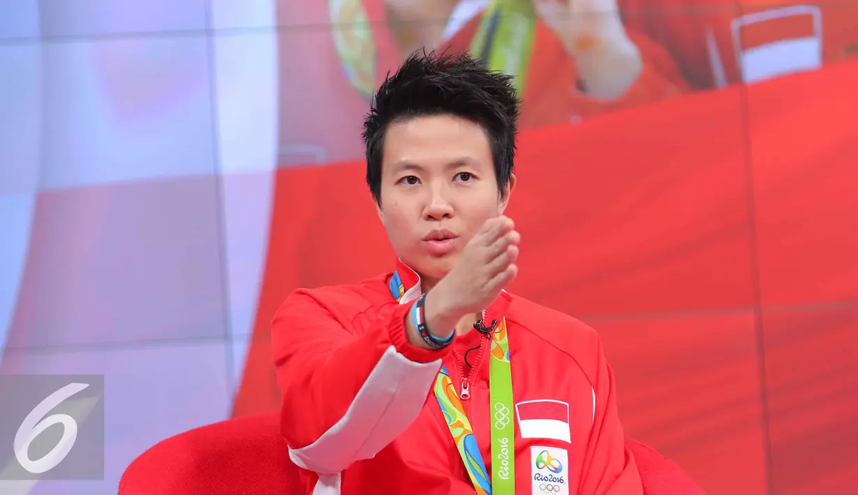 Atlet bulu tangkis Liliyana Natsir saat berbagi cerita keseruan bersama SCTV dan Liputan6.com di Jakarta, Kamis (25/8). Liliyana menceritakan ketegangan saat berlaga di final dan berhasil meraih medali emas untuk Indonesia. (Liputan6.com/Angga Yuniar)