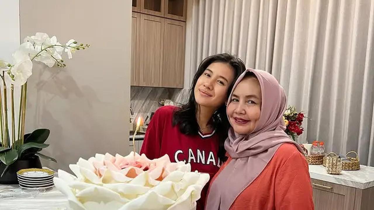 7 Potret Ultah Shenina Cinnamon ke-26, Angga Yunanda Beri Tas dan Kalung