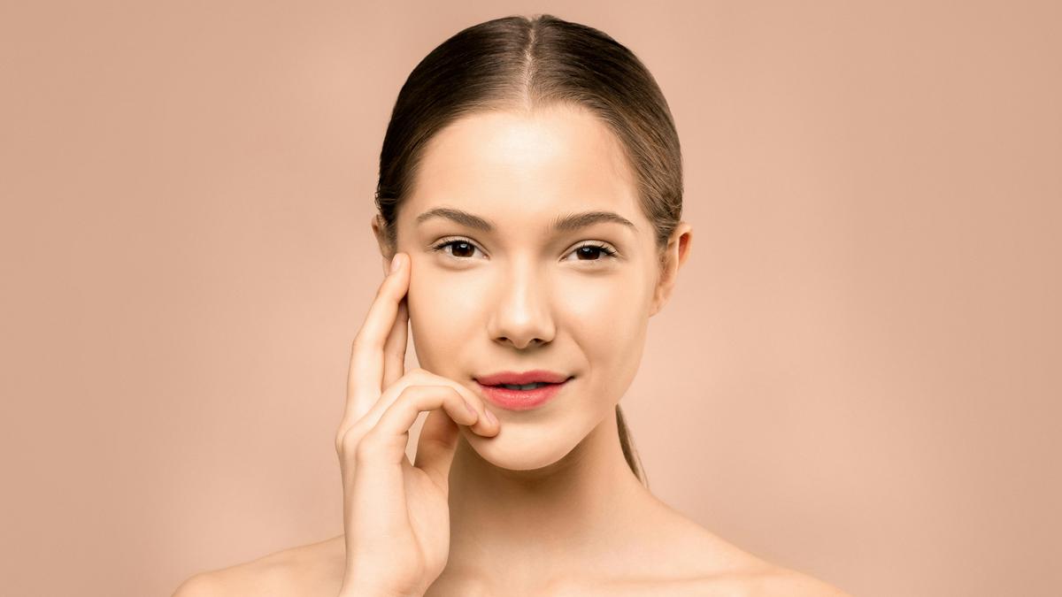 Tips Tampil Natural dengan Makeup Soft Warm Nude yang Tetap Flawless saat Cuaca Panas