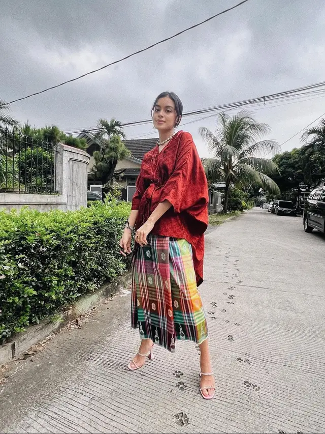 Inspirasi Kebaya Hari Raya ala Selebriti Tanah Air (Instagram/@evacelia)