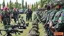 Citizen6, Semarang: Komandan Resimen Kavaleri-1 Marinir Kolonel Marinir Sarjito melaksanakan inspeksi personel dan material Pasrat yang akan dilibatkan dalam Latgab TNI 2012, di Ksatrian Marinir Supraptono, Semarung, Surabaya, Rabu (07/11). (Pengirim: Rob