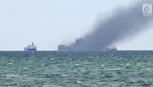 Ilustrasi Foto Kapal Terbakar (iStockphoto)