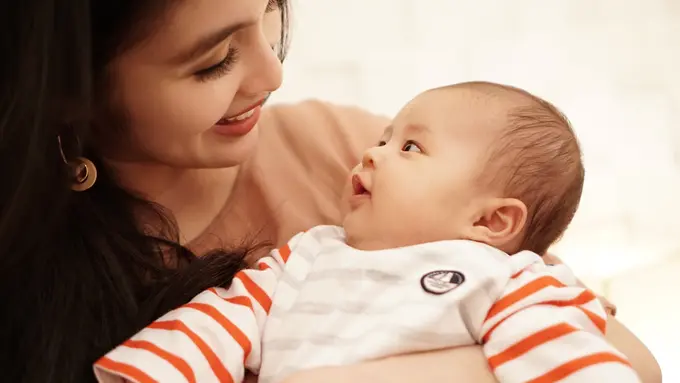 [Bintang] Sibuk Urus Bayi, 3 Seleb Ini Tetap Kelihatan Cantik Natural Tanpa Makeup