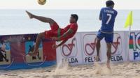 Momen Indonesiaa vs Thailand di AFF Beach Soccer 2014 yang digelar di Malaysia. (aseanfootball.org)