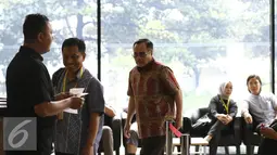 Irman diperiksa sebagai saksi untuk tersangka mantan Direktur Pengelola Informasi Administrasi Kependudukan Ditjen Dukcapil Kemendagri Soegiarto, Jakarta, Rabu (12/10). (Liputan6.com/Helmi Afandi) 
