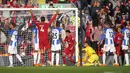 Liverpool berbalik unggul pada menit ke-63. Gol ketiga The Reds tercipta melalui gol bunuh diri bek Brighton, Adam Webster saat berusaha menghalau tendangan sudut yang dilepaskan Trent Alexander-Arnold. (PA via AP/Peter Byrne)