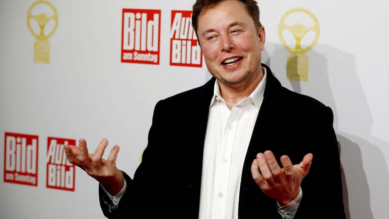 Saham Tesla naik 123 persen sepanjang tahun ini dan pembuat mobil itu pada hari Sabtu mengatakan telah memproduksi mobilnya yang ke-5 juta.&nbsp;