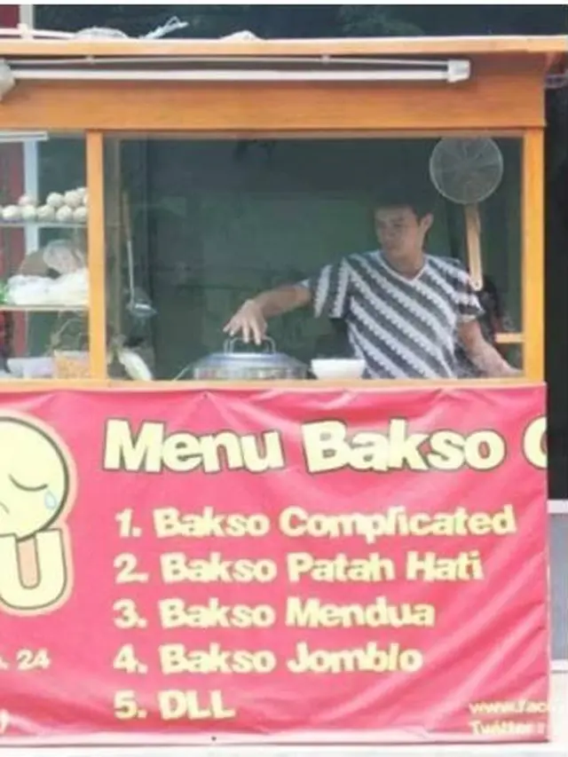 6 Spanduk Penjual Bakso dengan Tulisan Kocak Ini Bikin Geleng Kepala