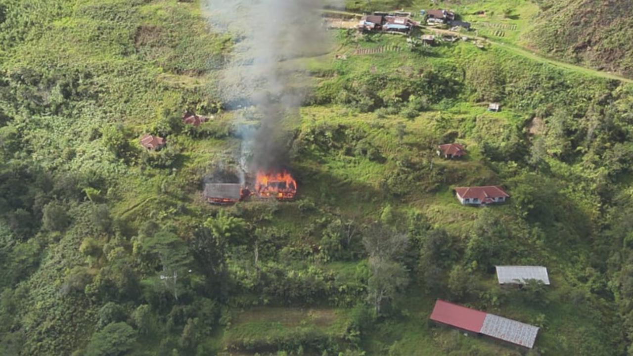 Api Berkobar Bakar SMP Negeri Kiwirok, Satgas Deteksi Pelaku 16 Orang Diduga Anggota KKB Papua