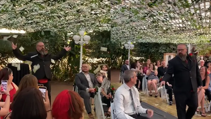 Viral, Momen Pria Menebar Uang Pada Tamu Undangan di Acara Pernikahan