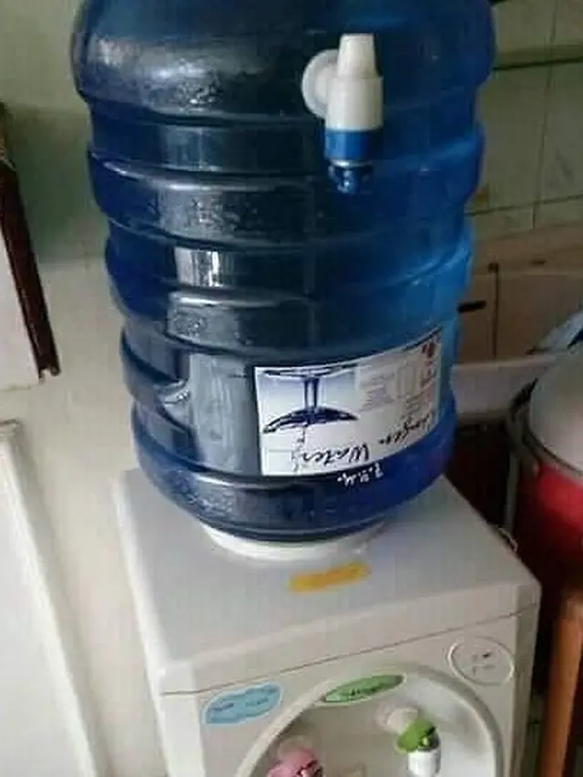 6 Potret Dispenser Ini Nyeleneh Banget, Kocak