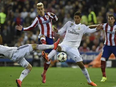 Pertandingan yang berlangsung di Estadio Vicente Calderon, Rabu (15/4/2015) dini hari WIB, berjalan sengit sejak menit awal. Namun, Real Madrid tampil lebih mendominasi. (AFP PHOTO/PIERRE-PHILIPPE MARCOU)