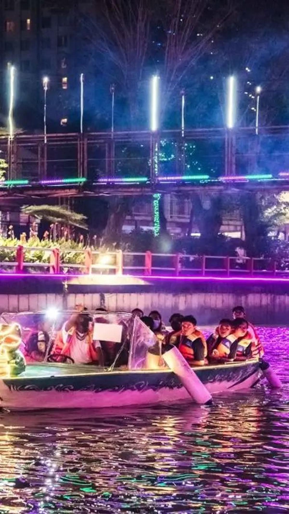 <b>Pembukaan Wisata Perahu Kalimas Surabaya</b>