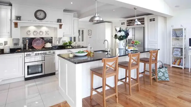 Plafon Rendah sebagai Sekat Ruang (Foto: czmcam.org)