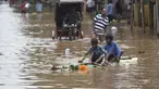 Dua orang anak bermain saat banjir melanda kawasan mereka di Gauhati, India, Rabu (14/6). Angin monsun yang mendatangi India berdampak pada tingginya curah hujan yang menyebabkan banjir. (AP Photo / Anupam Nath)