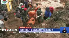 Yusuf (17) ditemukan tak jauh dari rumah korban yang tertimpa material longsor Cijeruk.