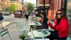 Kurang lebih hampir satu pekan di New York, Reza Artamavia banyak membagikan momen serunya dalam media sosial Instagram. Beberapa kali, penyanyi yang sudah populer sejak tahun 2000-an ini membagikan momen serunya saat jalan-jalan. (Liputan6.com/IG/@rezaartameviaofficial)