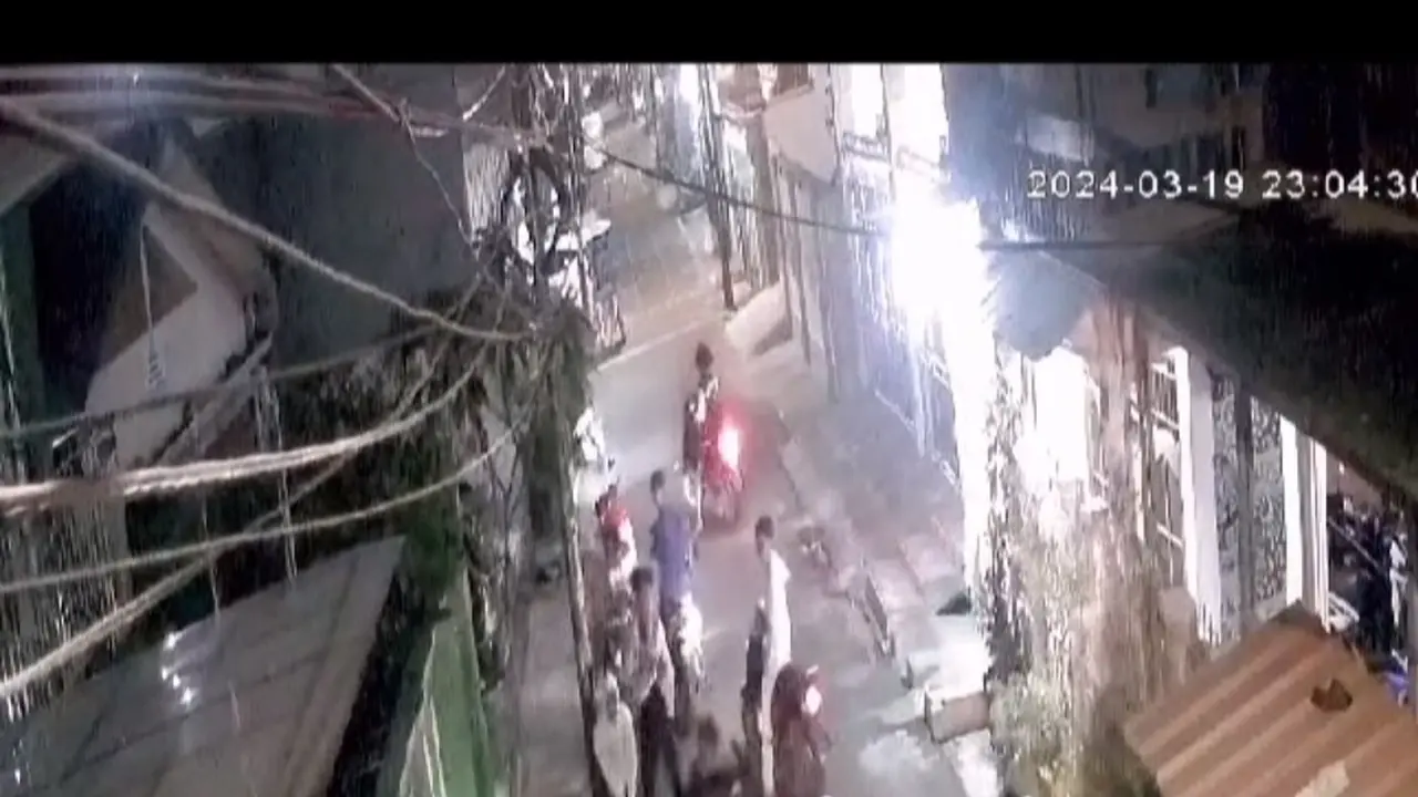 Segerombolan pemotor tiba-tiba menyerang sejumlah pemuda secara membabi buta di Kampung Bahari, Tanjung Priok, Jakarta Utara pada Selasa, (19/3/2024) malam. (Instagram @jakut.info)