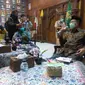 Bupati Banyumas mengumumkan perkembangan penanganan pandemi virus Corona Covid-19 di Banyumas. (Foto/LIputan6.com/Rudal Afgani-Ridlo)