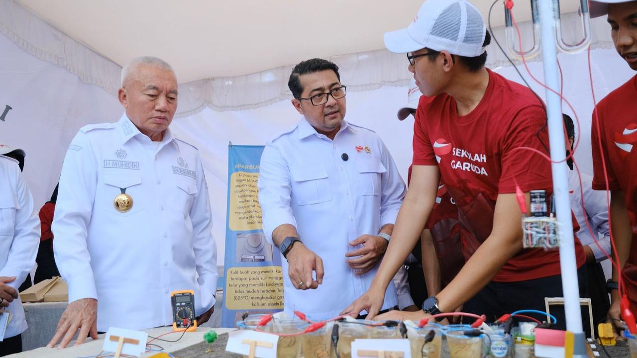 Menteri Ekraf Teuku Riefky Harsya mewakili Presiden Prabowo Subianto meresmikan Sekolah Garuda Transformasi di SMAN Banua, Banjarmasin, Kalimantan Selatan