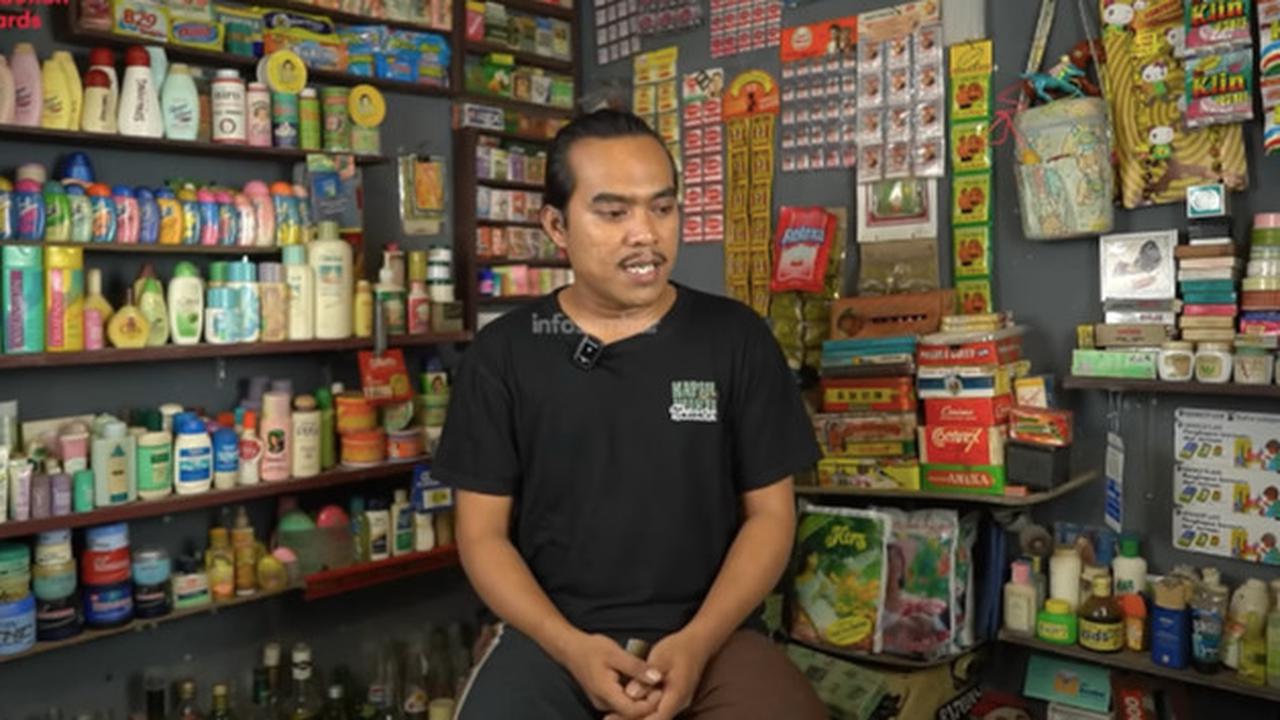 Pria Ini Enggak Kuat Tahan Tangis, saat Ceritakan dapat Produk Jadul dari Warung di Perkampungan