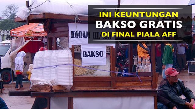 Video liputan leg I Final Piala AFF 2016, Timnas Indonesia Vs Thailand, soal keuntungan yang didapat tukang bakso yang sajikan bakso gratis.