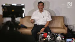 Menko Bidang Kemaritiman Luhut Binsar Pandjaitan memberi keterangan pers menjelang pengumuman hasil Pemilu 2019 di Hotel Akmani Jakarta, Senin (20/5/2019). Kepada pihak yang tidak sepakat dengan hasil Pemilu 2019, dipersilahkan mengadukan ke pihak yang berwenang. (Liputan6.com/Johan Tallo)