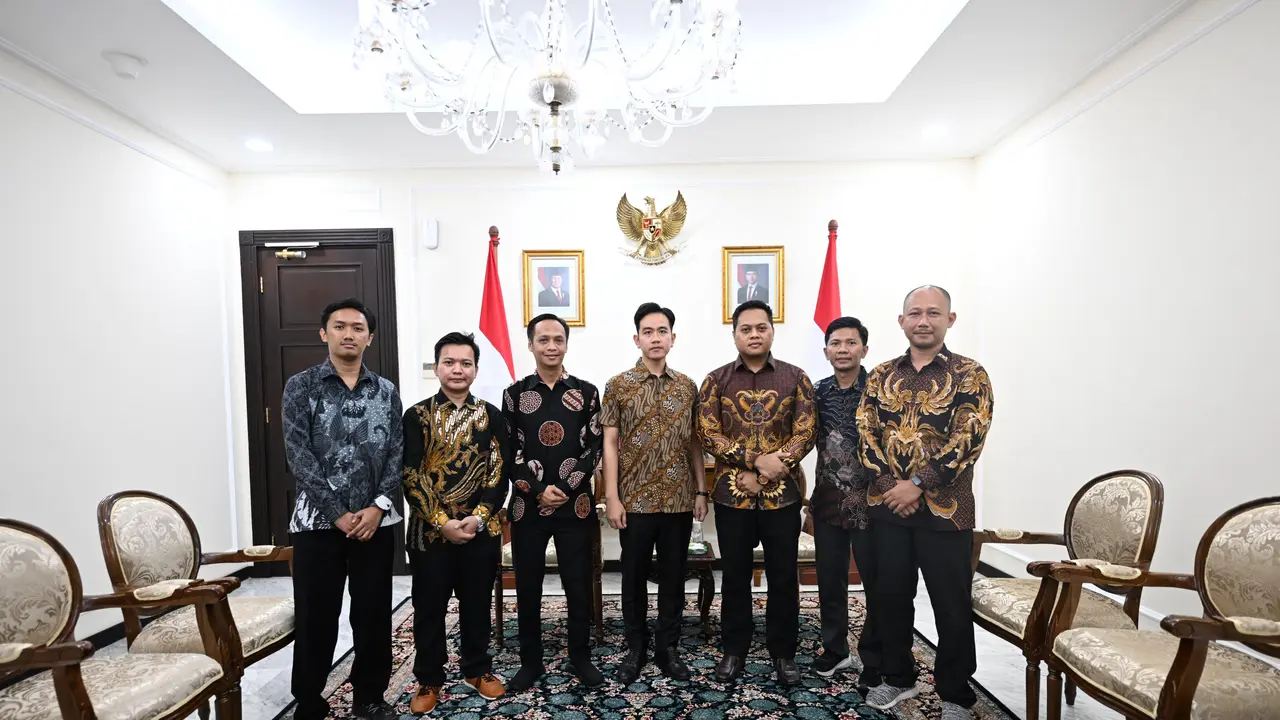 Wapres Gibran Rakabuming Raka audiensi dengan Persatuan Robotika Seluruh Indonesia (PRSI) di Kantor Wakil Presiden, Jakarta, pada Selasa (27/5/2025).