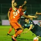 Arema menyerah 1-2 dari Pusamania Borneo FC di Stadion Kanjuruhan, Malang (20/8/2016). Ini adalah kekalahan pertama Esteban Vizcarra dkk. di kandang sendiri. (Bola.com/Iwan Setiawan)