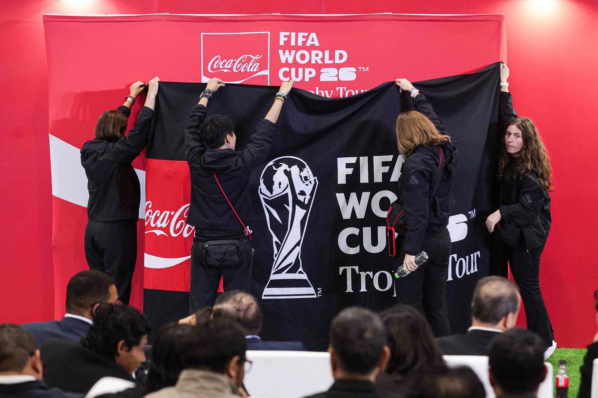 FOTO: Trofi Piala Dunia Bisa Dilihat Langsung oleh Publik di Jakarta Convention Center