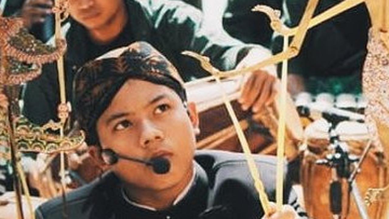 Potret Ganteng Adam Gifari Putra Rhoma Irama Jaga Warisan Budaya Jawa, Pilih Jadi Dalang & Tekuni Seni Karawitan