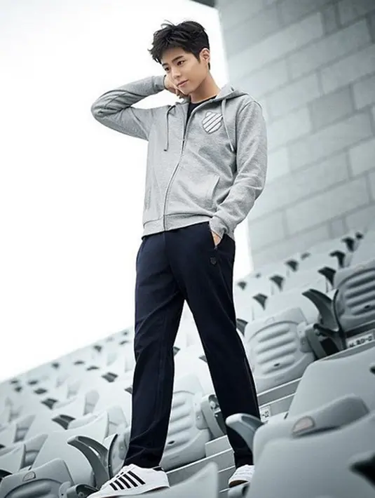 “Aku sangat berterima kasih pada Joong Ki, sejak awal aku tak percaya diri memerankan ini. Namun dia selalu menyarankanku untuk selalu percaya diri,” ucap Park Bo Gum. (Instagram/parkbOgum)