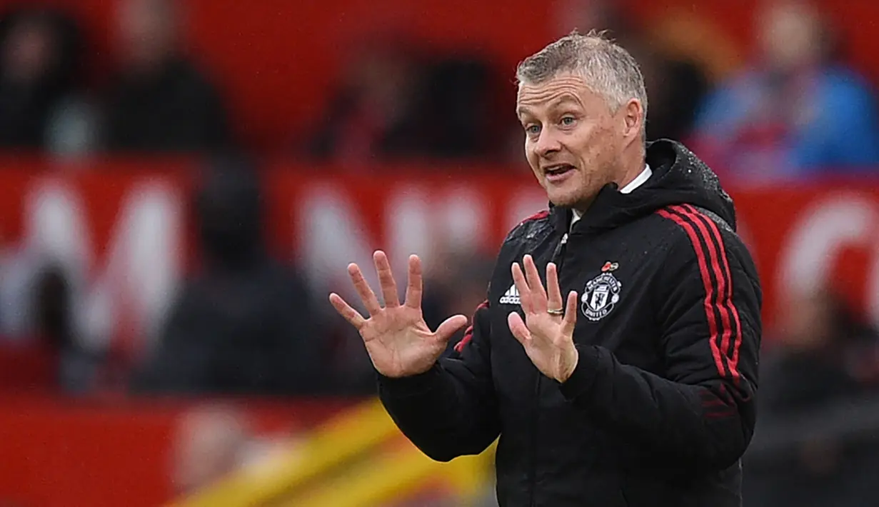 Pelatih Manchester United, Ole Gunnar Solskjaer, masuk dalam pelatih paling awet di Liga Inggris saat ini. Meski telah mengalami serangkaian hasil buruk, Nyatanya ole selalu selamat dari pemecatan. Berikut 6 pelatih paling awet di saat ini. (AFP/Oli Scarff)