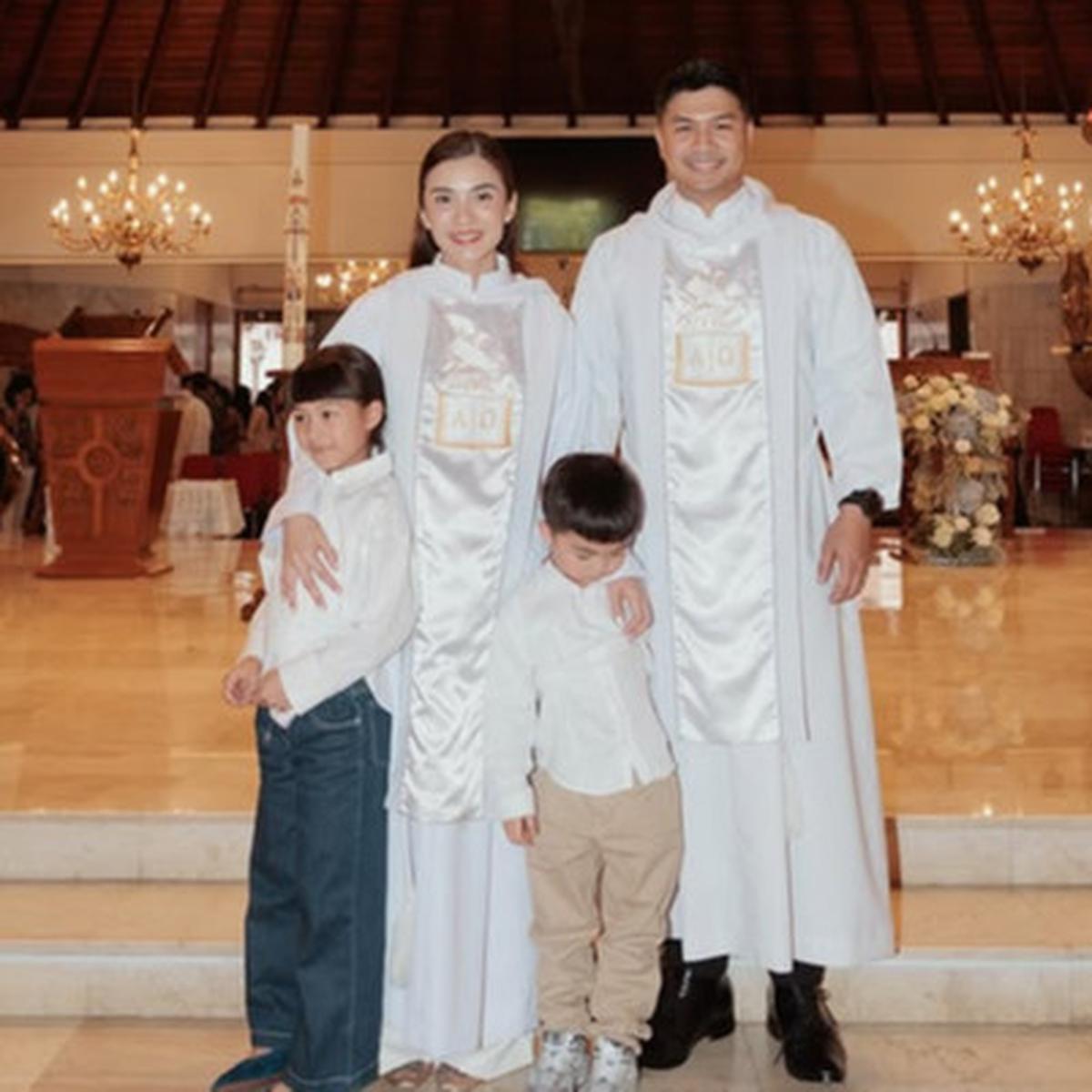 Potret Chelsea Olivia dan Glenn Alinskie Debut Sebagai Lektor Gereja Tuai Pujian Netizen