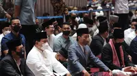 Menhan Prabowo Subianto shalat bersama Presiden Jokowi di Masjid Istiqlal. (Tim Media Prabowo Subianto).