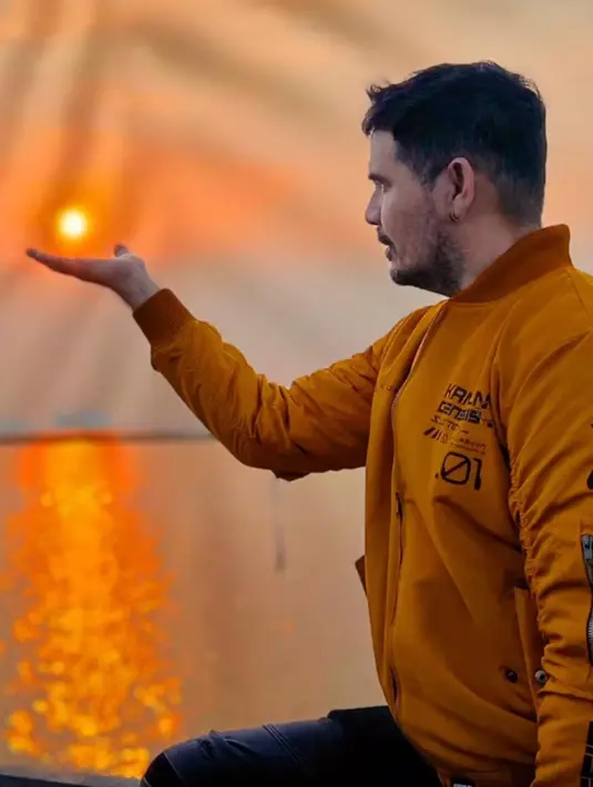 Saat ini, Beniqno sudah berusia 48 tahun. Meski begitu, dia tetap terlihat awet muda [instagram/beniqno]